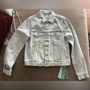 OFFWHITE meteor denim jacket size L. Fits like medium